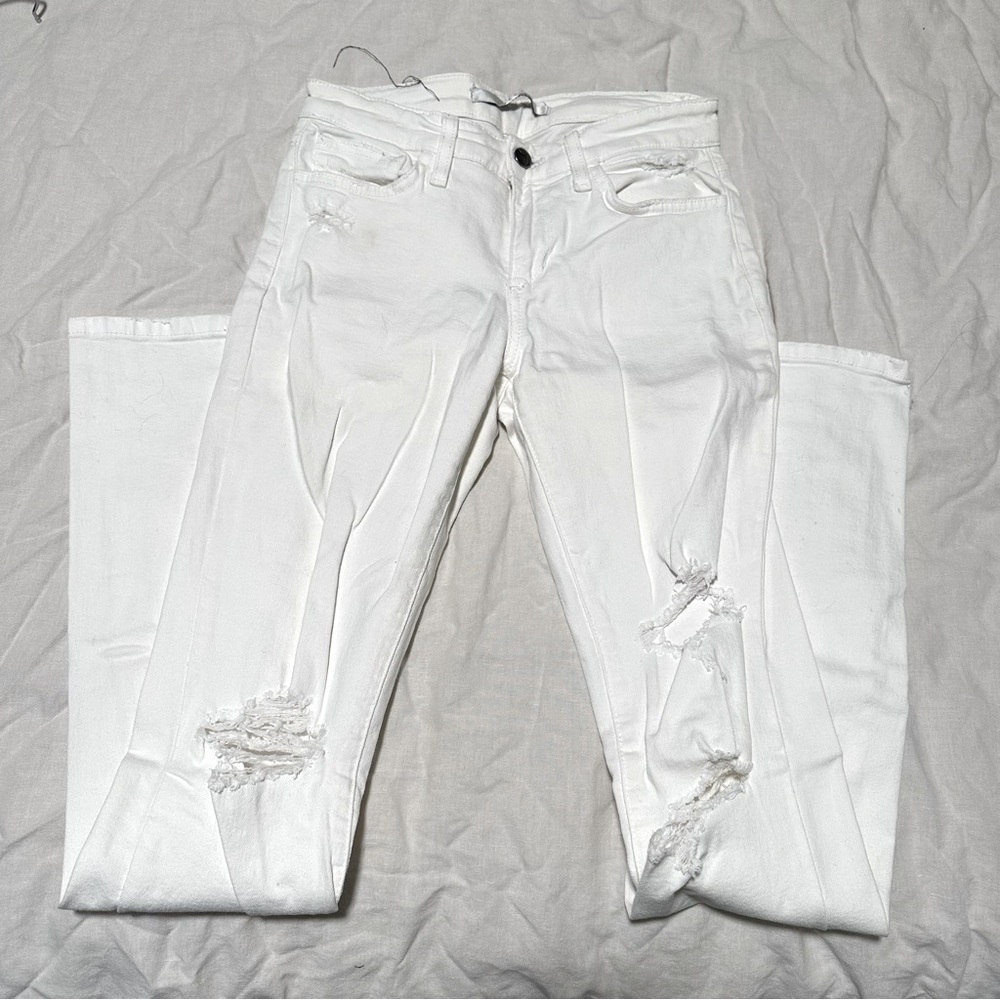 Women’s white straight leg skinny jeans, destroyed. Size 26